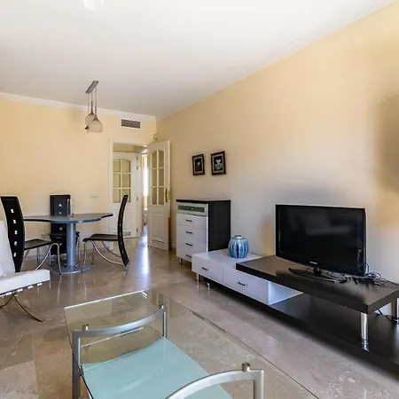 Cozy 2-bedroom Beachfront Retreat In Apartment Estepona