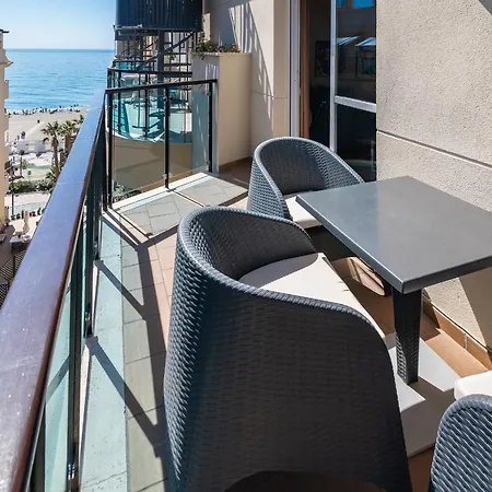 Apartment Cozy 2-bedroom Beachfront Retreat In *