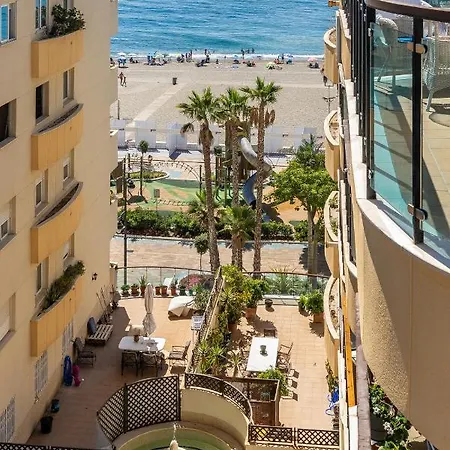Cozy 2-bedroom Beachfront Retreat In شقة