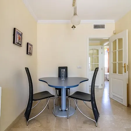Apartamento Cozy 2-bedroom Beachfront Retreat In