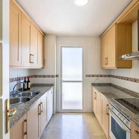 Apartamento Cozy 2-bedroom Beachfront Retreat In
