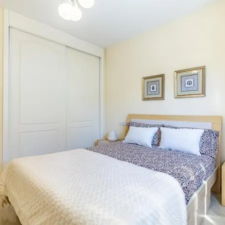 Cozy 2-bedroom Beachfront Retreat In Apartamento *