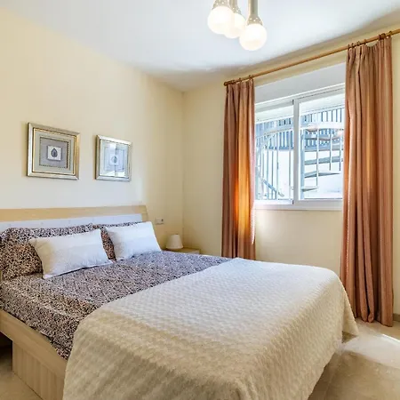 Cozy 2-bedroom Beachfront Retreat In Apartamento