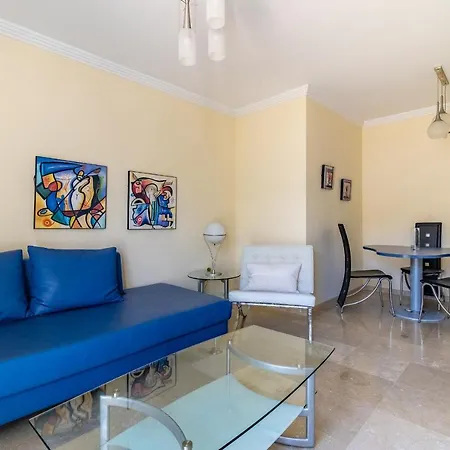 Cozy 2-bedroom Beachfront Retreat In Appartement *